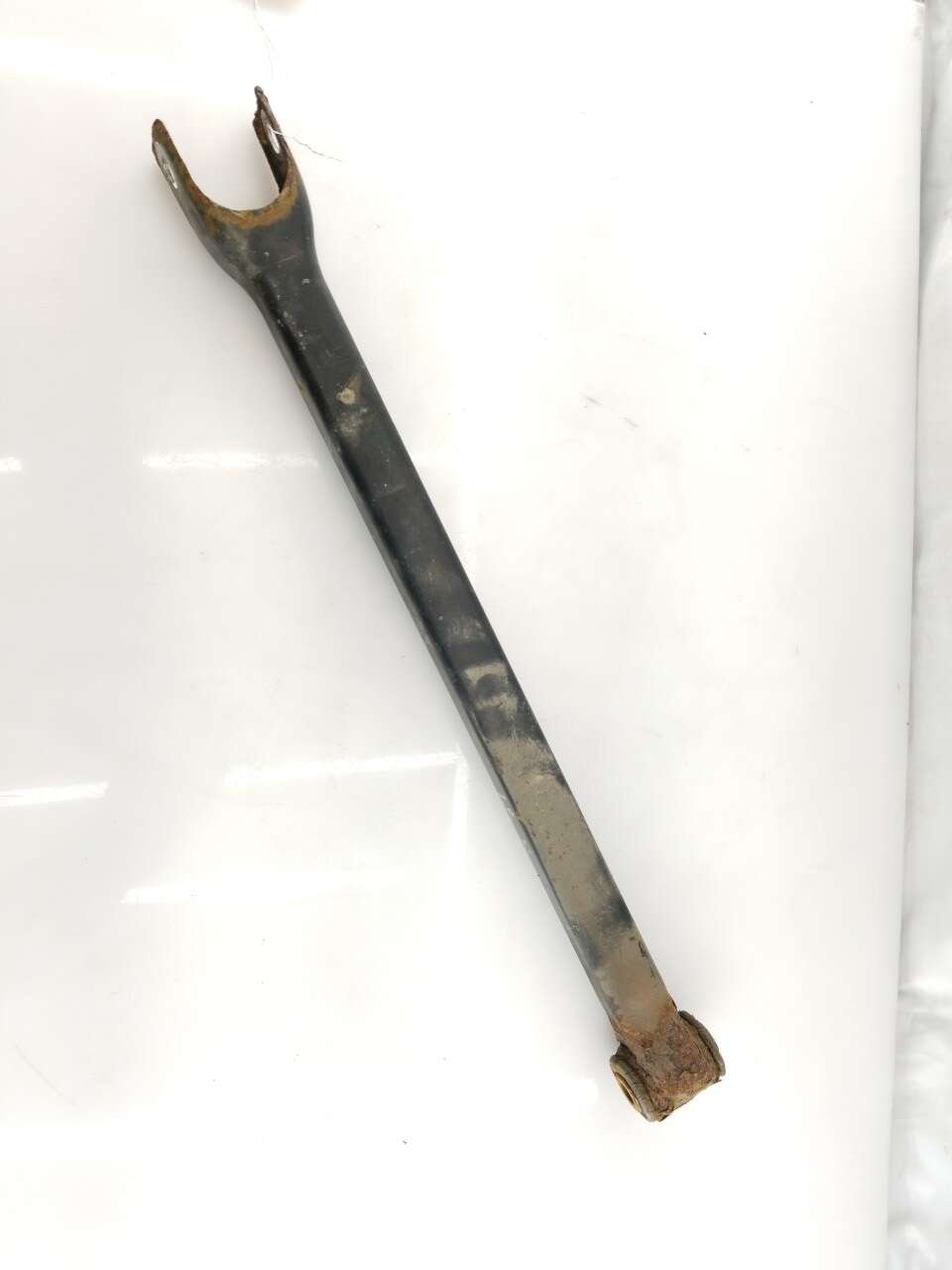 Rear Upper Control Arm L