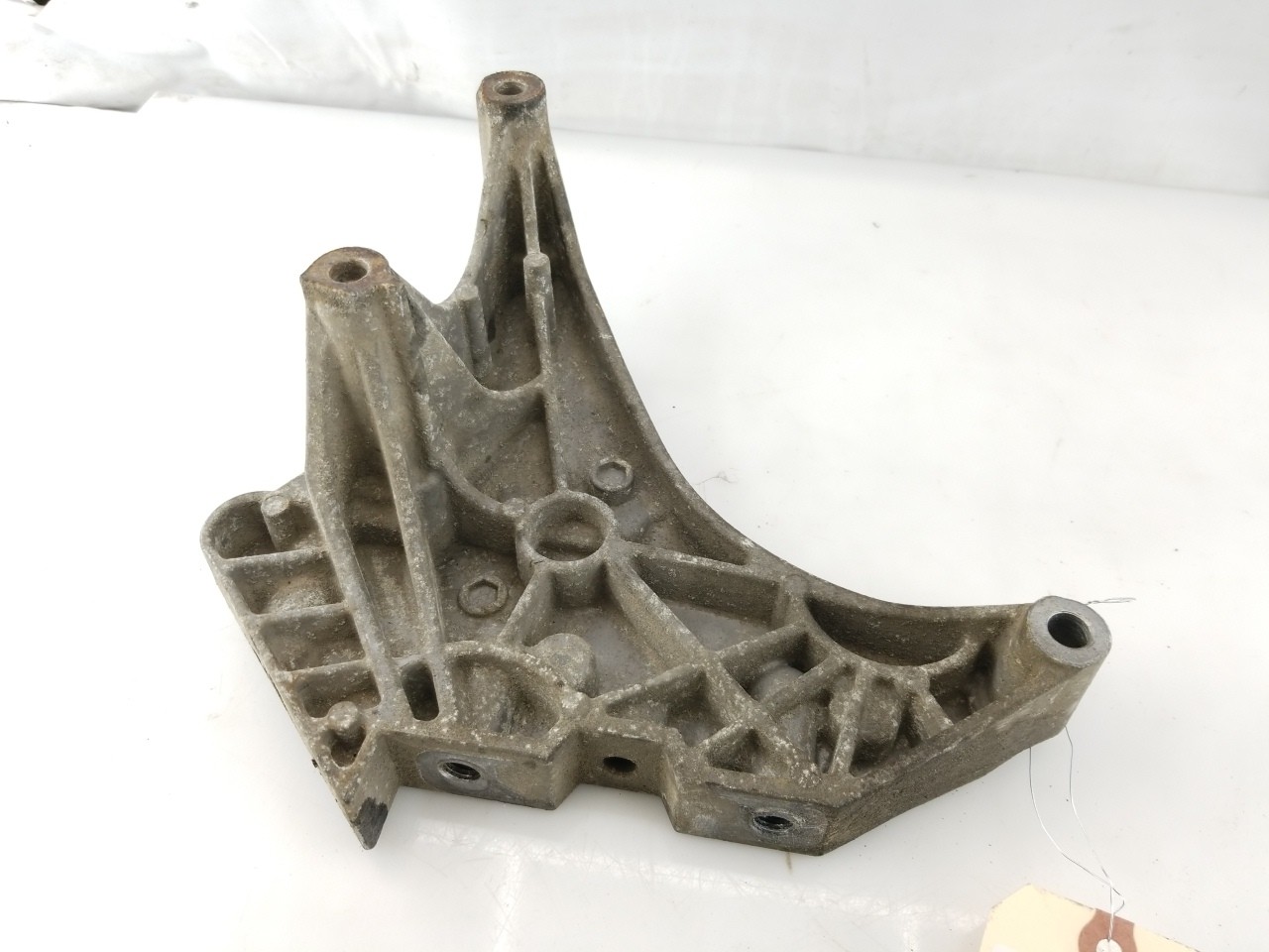 Engine Bracket R