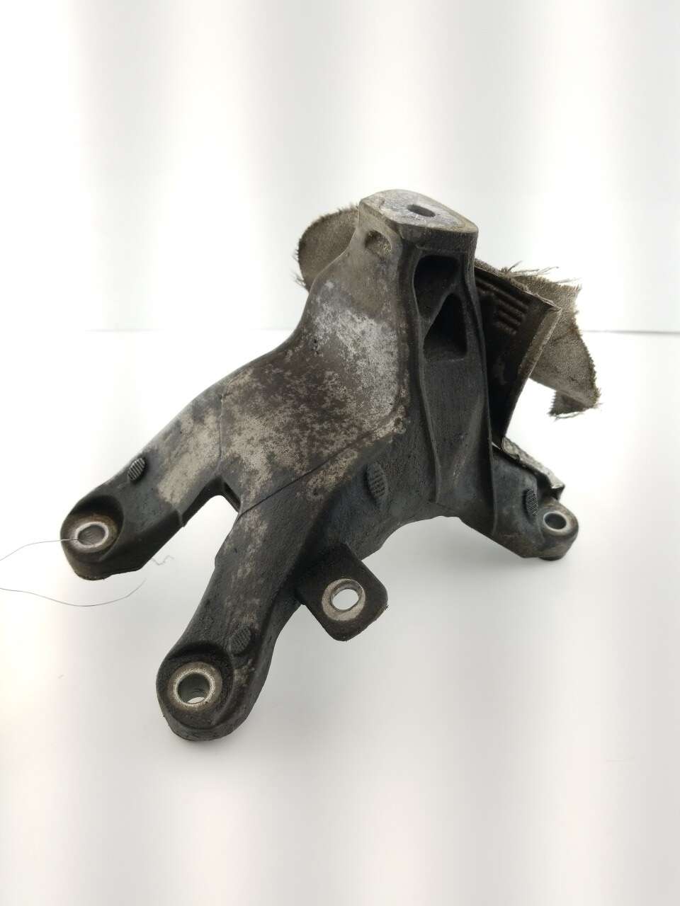 Engine Bracket R