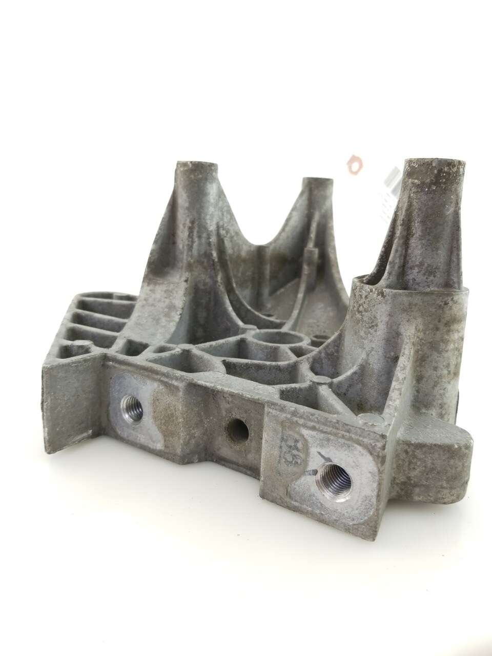 Engine Bracket R