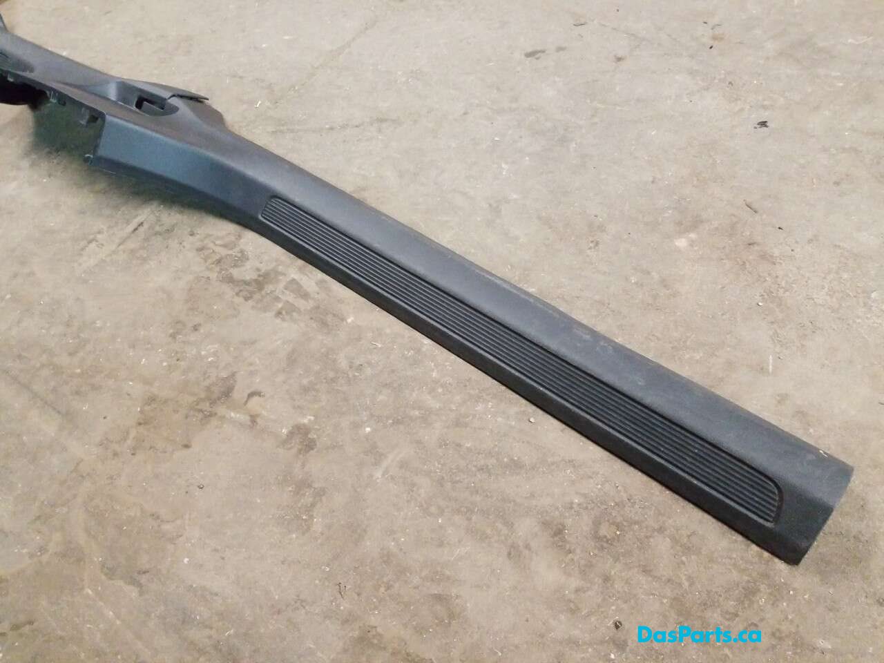 Lower Door Sill Trim R