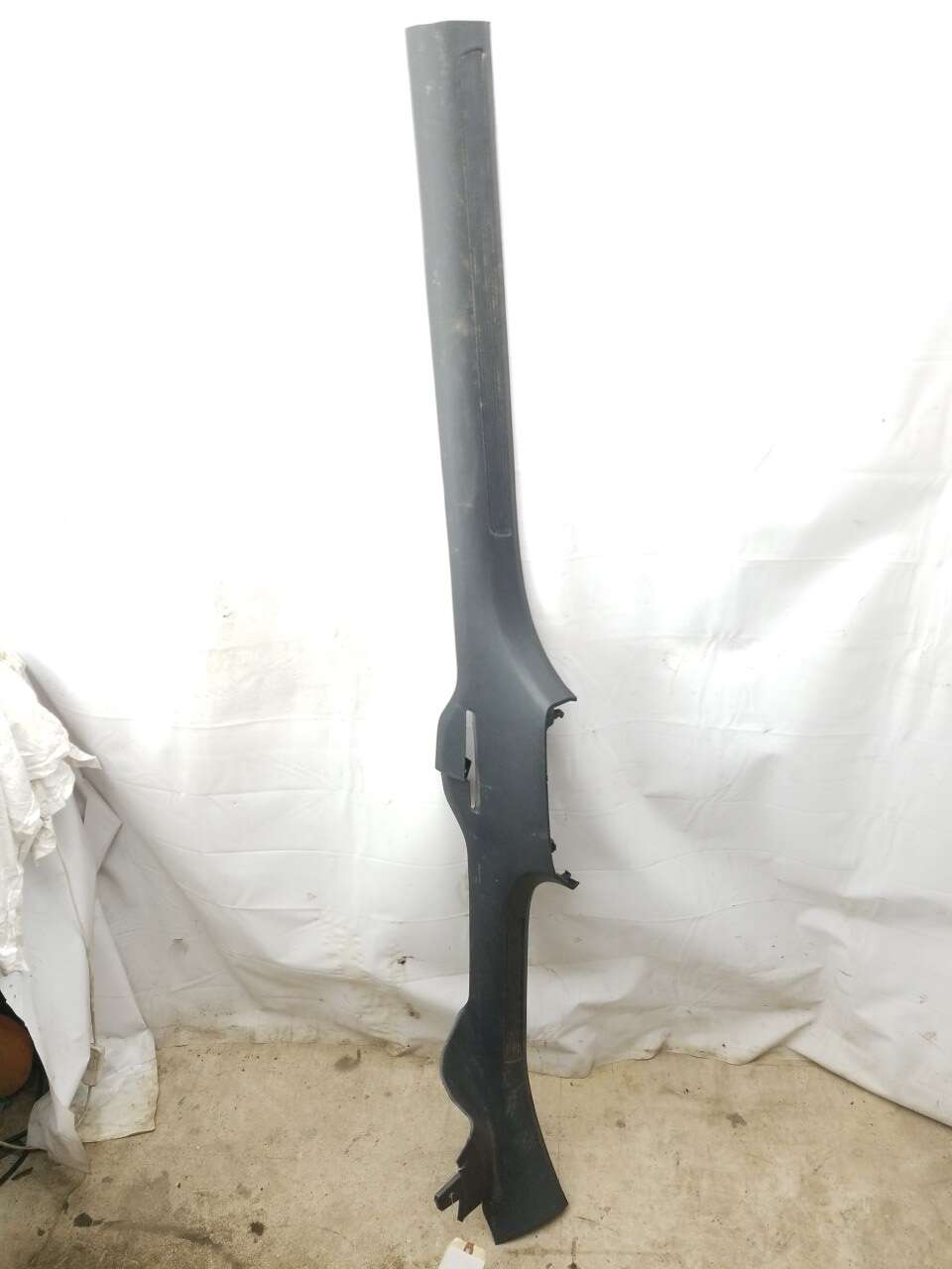 Lower Door Sill Trim R