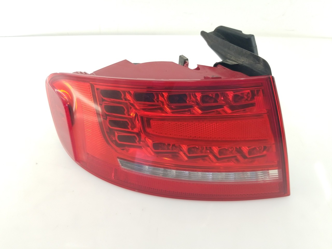 Taillight Outer LR