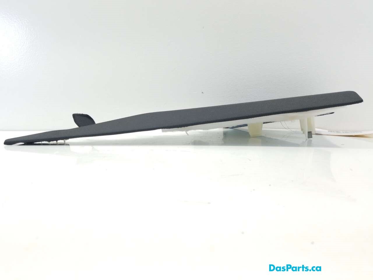 Headliner D-Pillar Trim R