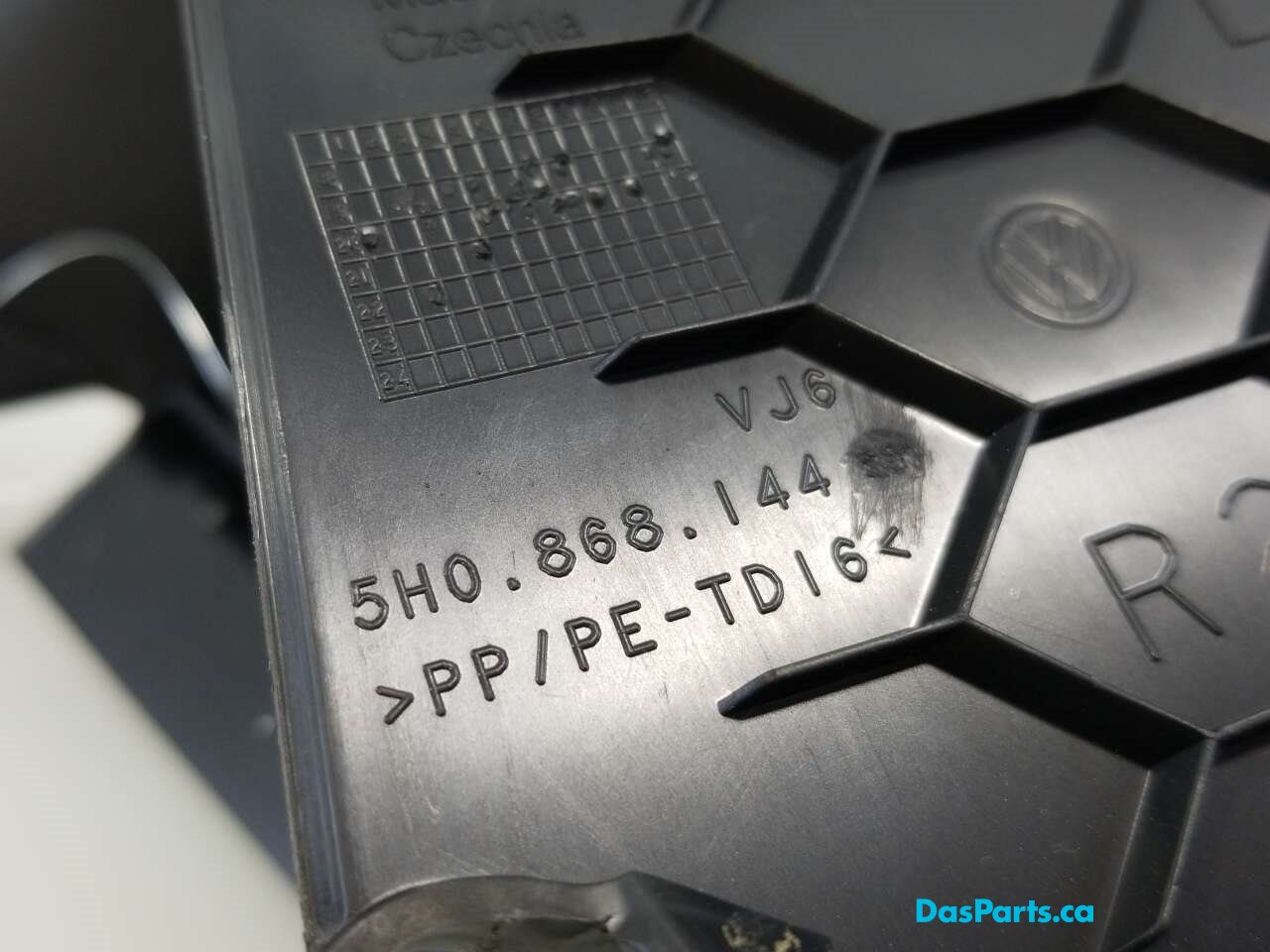 Quarter Glass Trim R