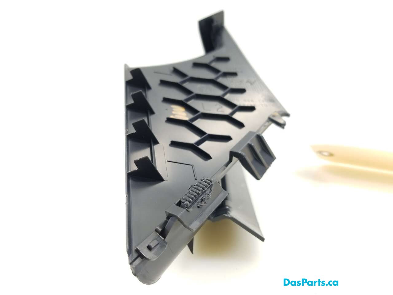 Quarter Glass Trim L