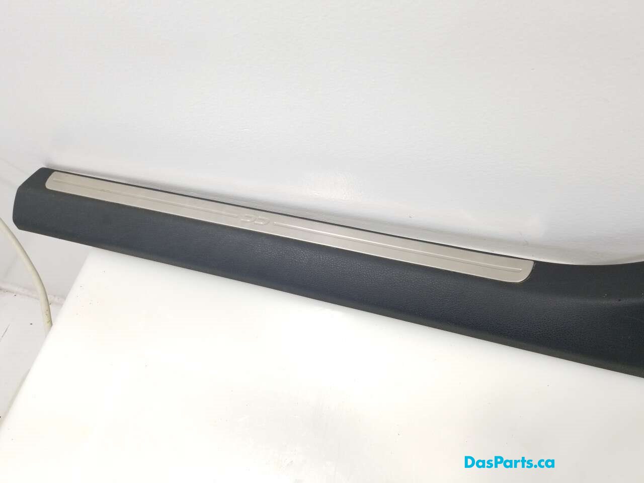 Lower Door Sill Trim R