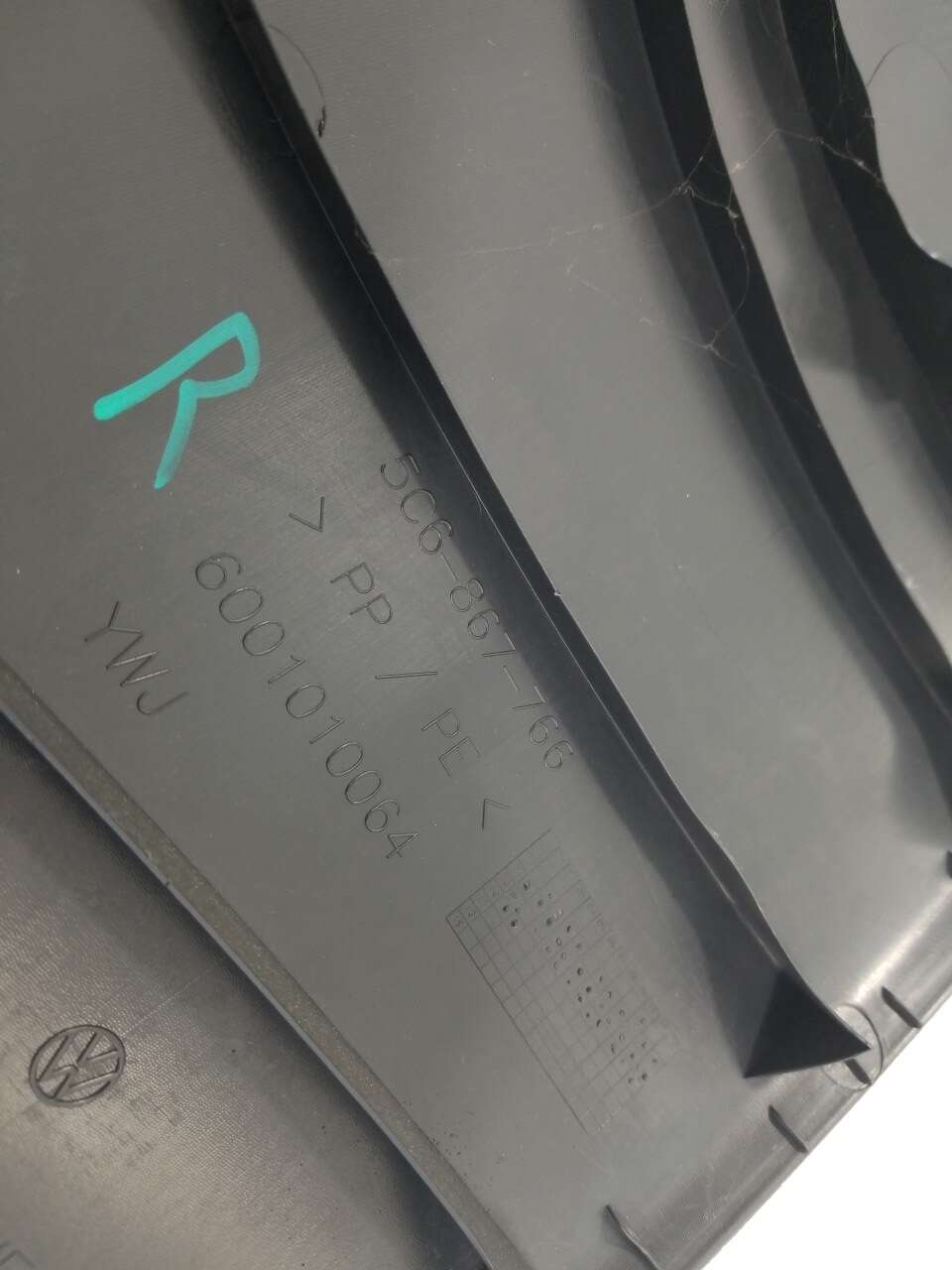 Lower C-Pillar Trim R