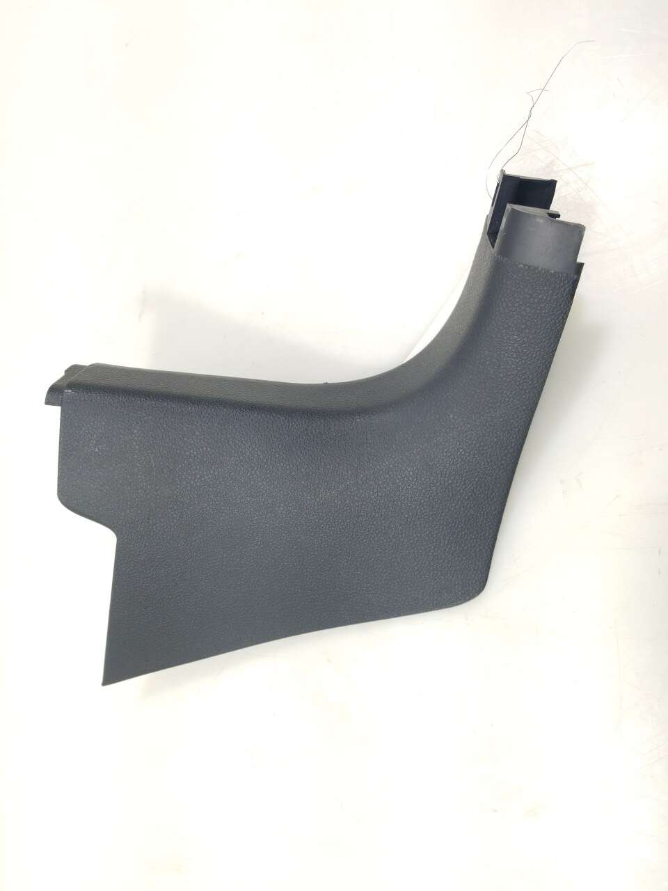 Lower A-Pillar Trim R