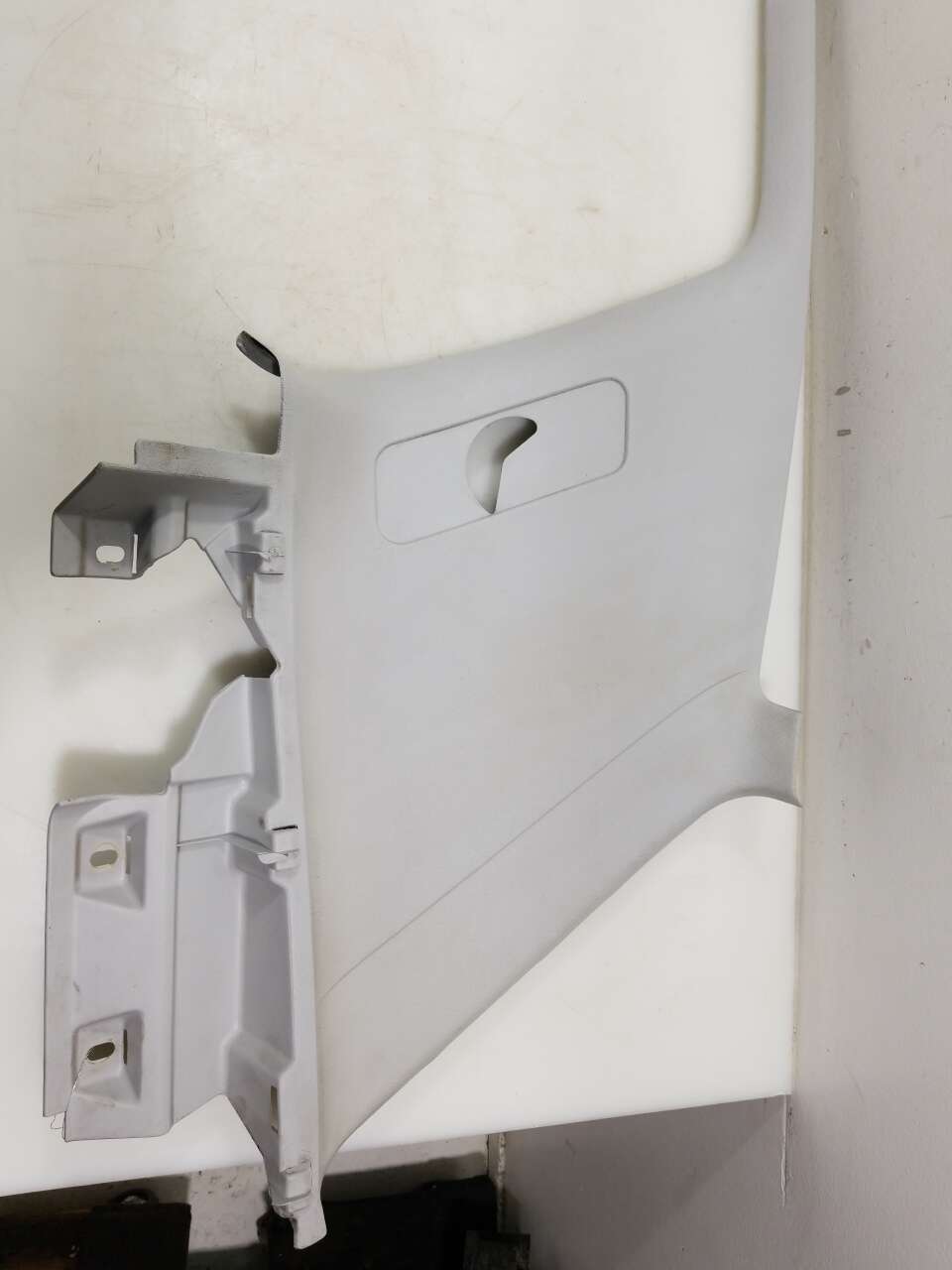 Headliner C-Pillar Trim R