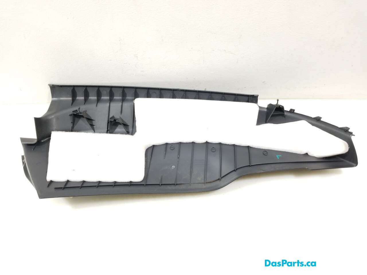 Lower C-Pillar Trim L