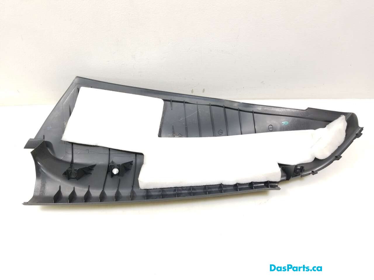 Lower C-Pillar Trim R