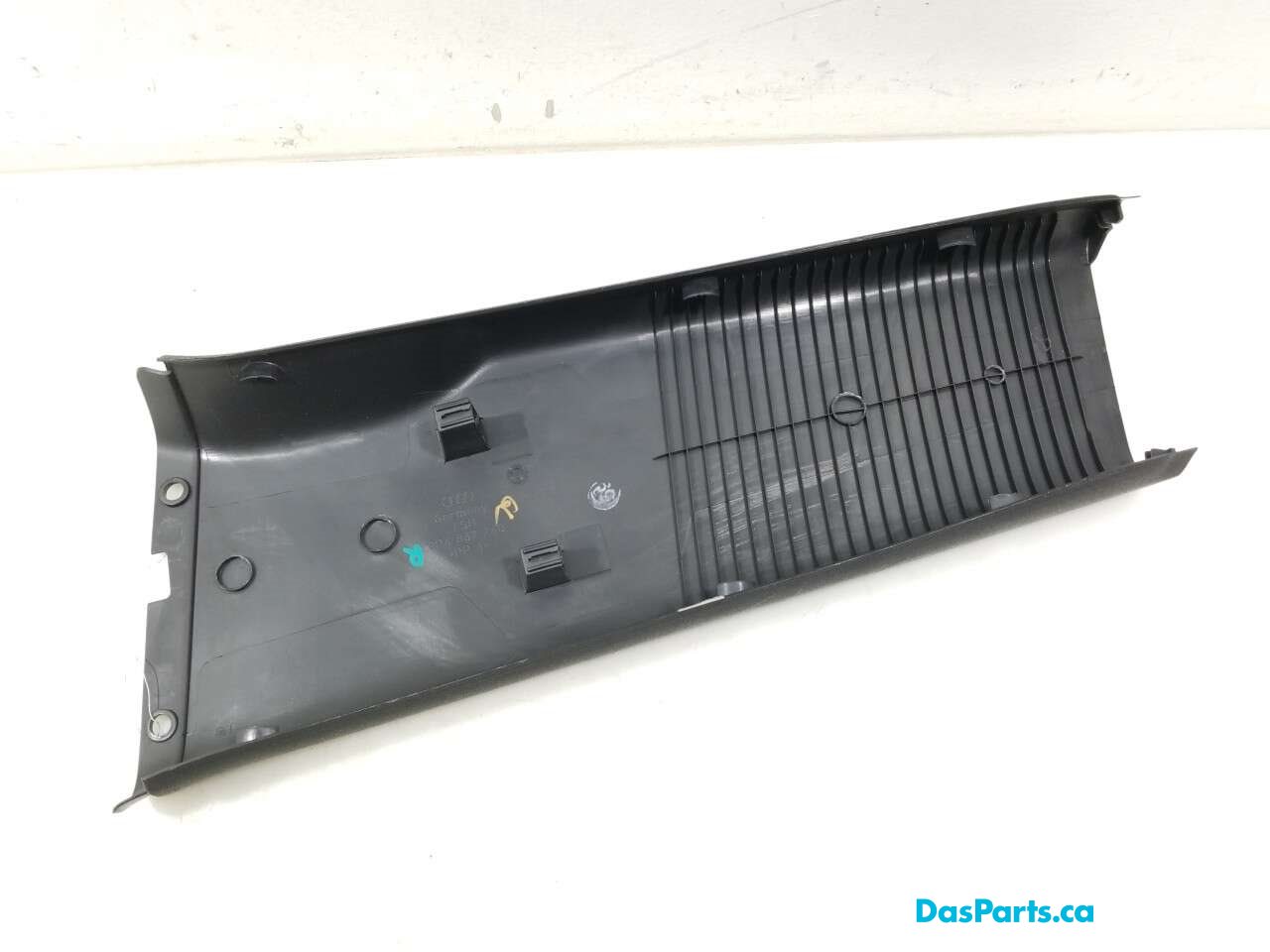 Lower B-Pillar Trim R