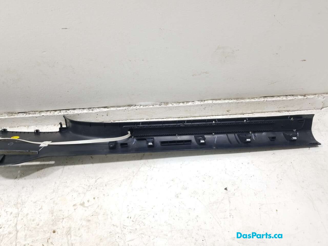 Lower Door Sill Trim R