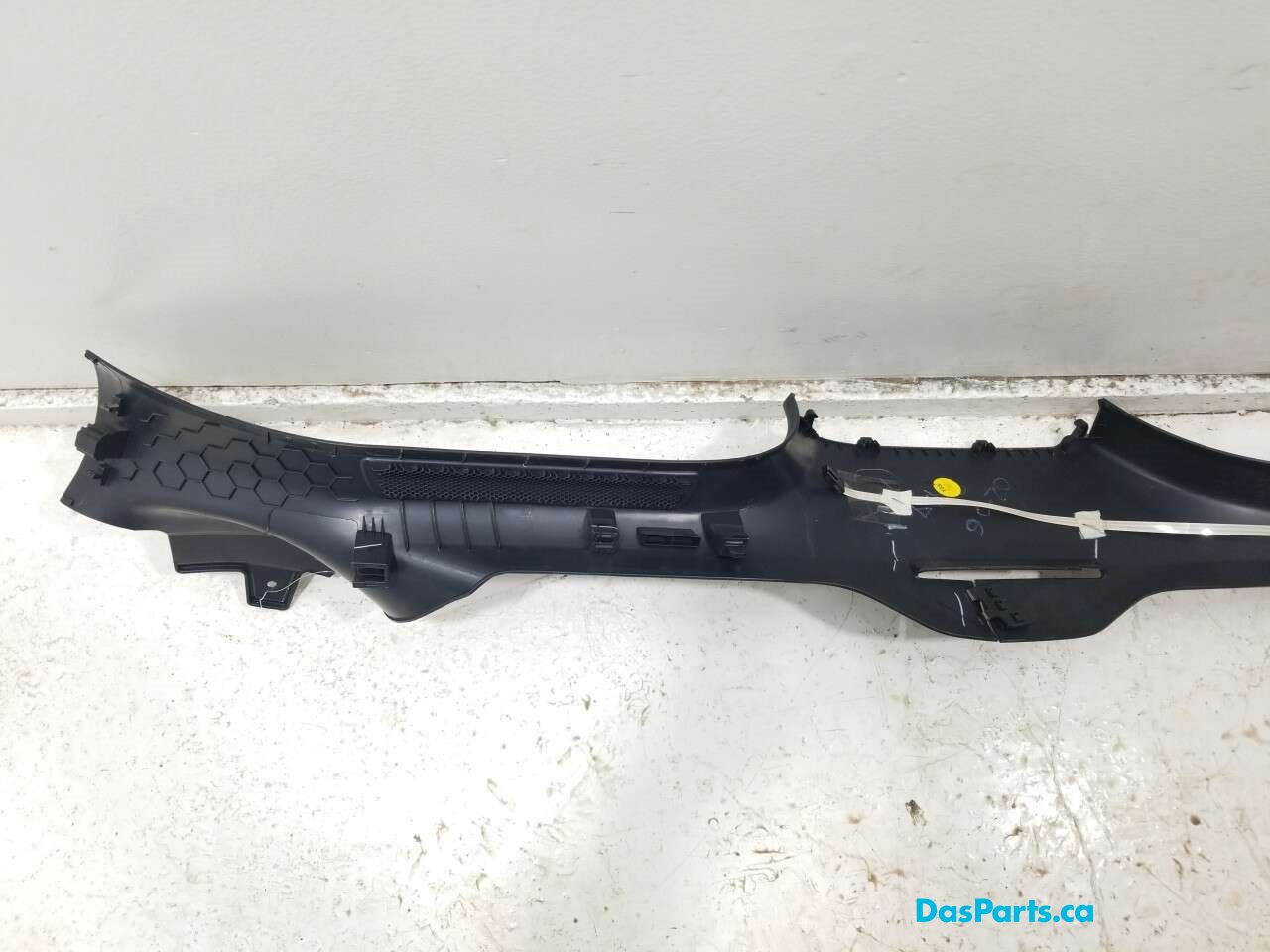 Lower Door Sill Trim R