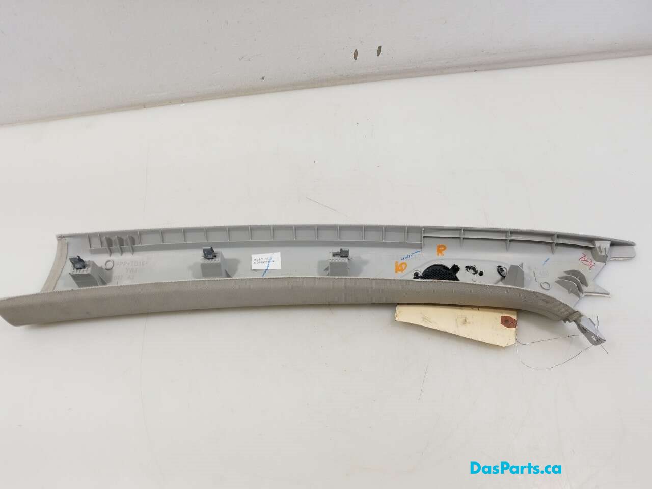 Headliner A-Pillar Trim R