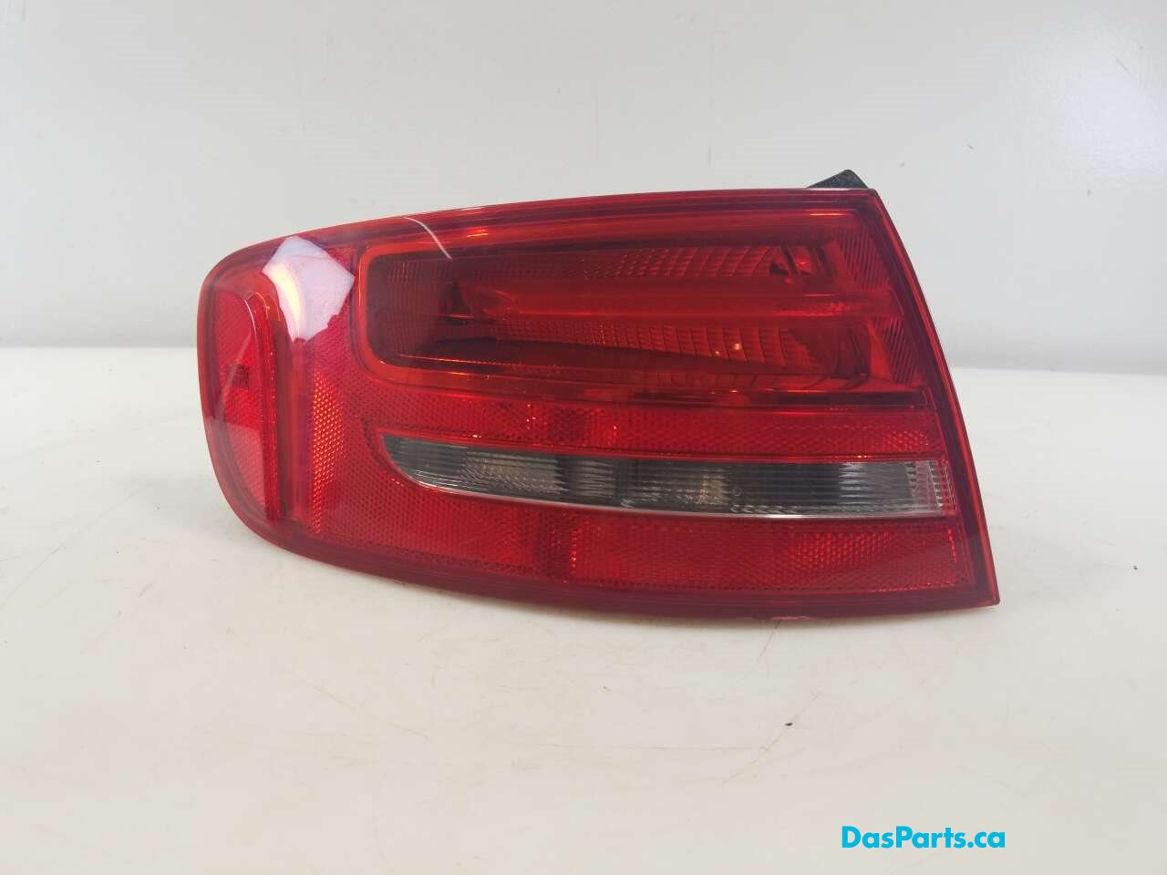 Taillight Outer LR