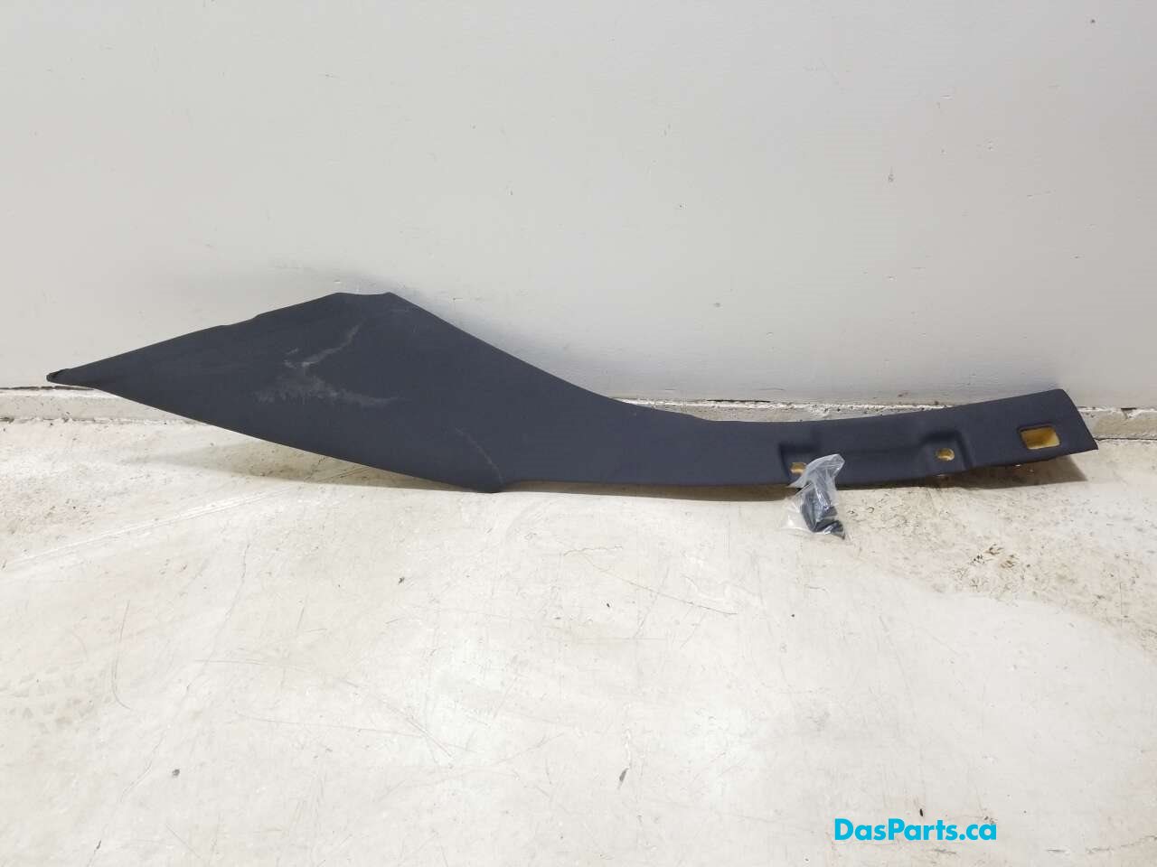 Headliner D-Pillar Trim R