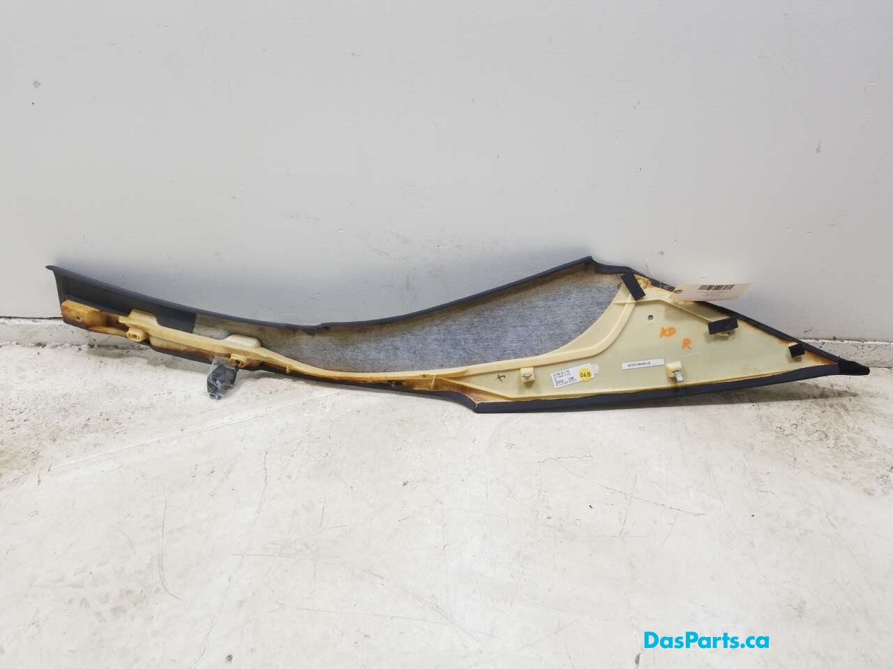 Headliner D-Pillar Trim R