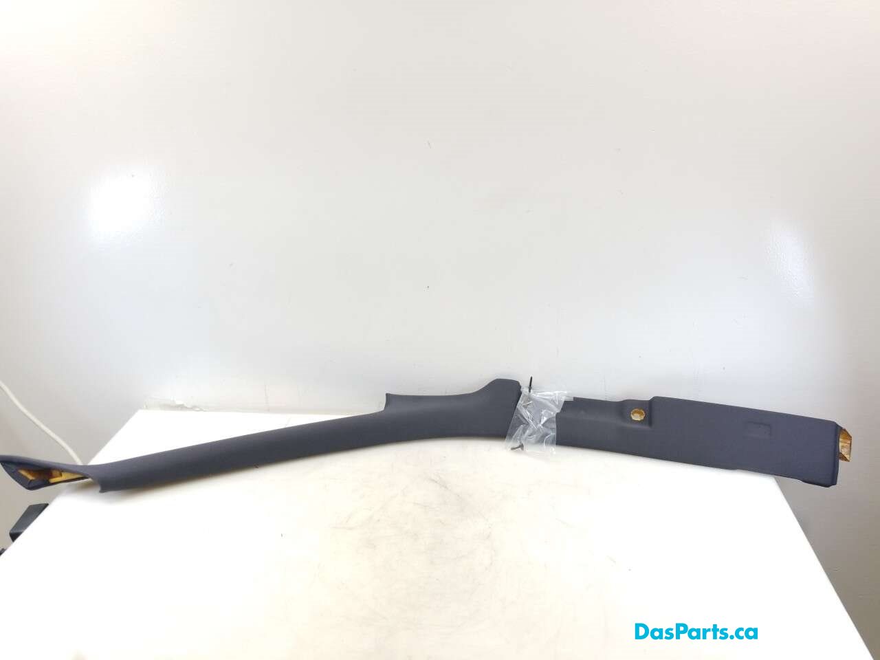 Headliner A-Pillar Trim R