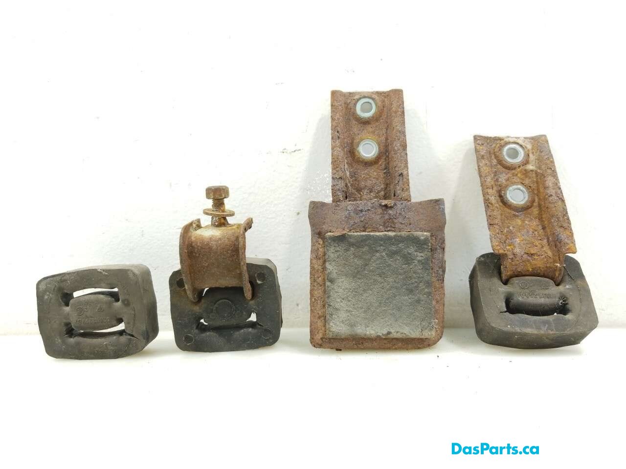 Exhaust Hanger Set