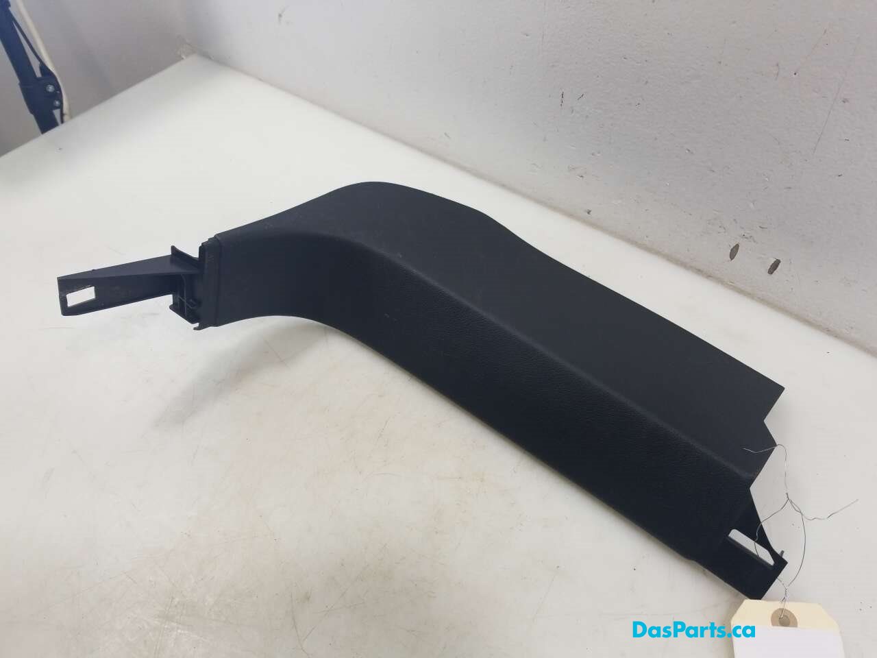 Lower A-Pillar Trim R
