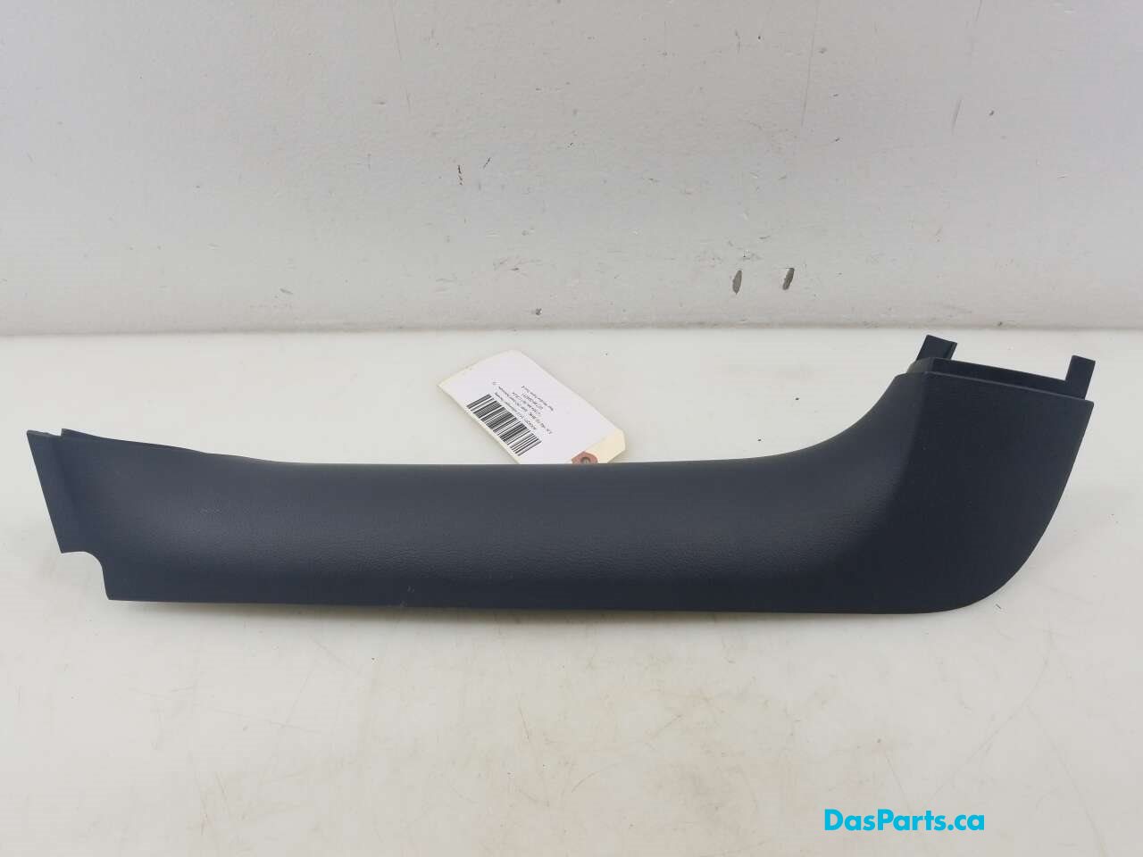 Rear Window Frame Trim R