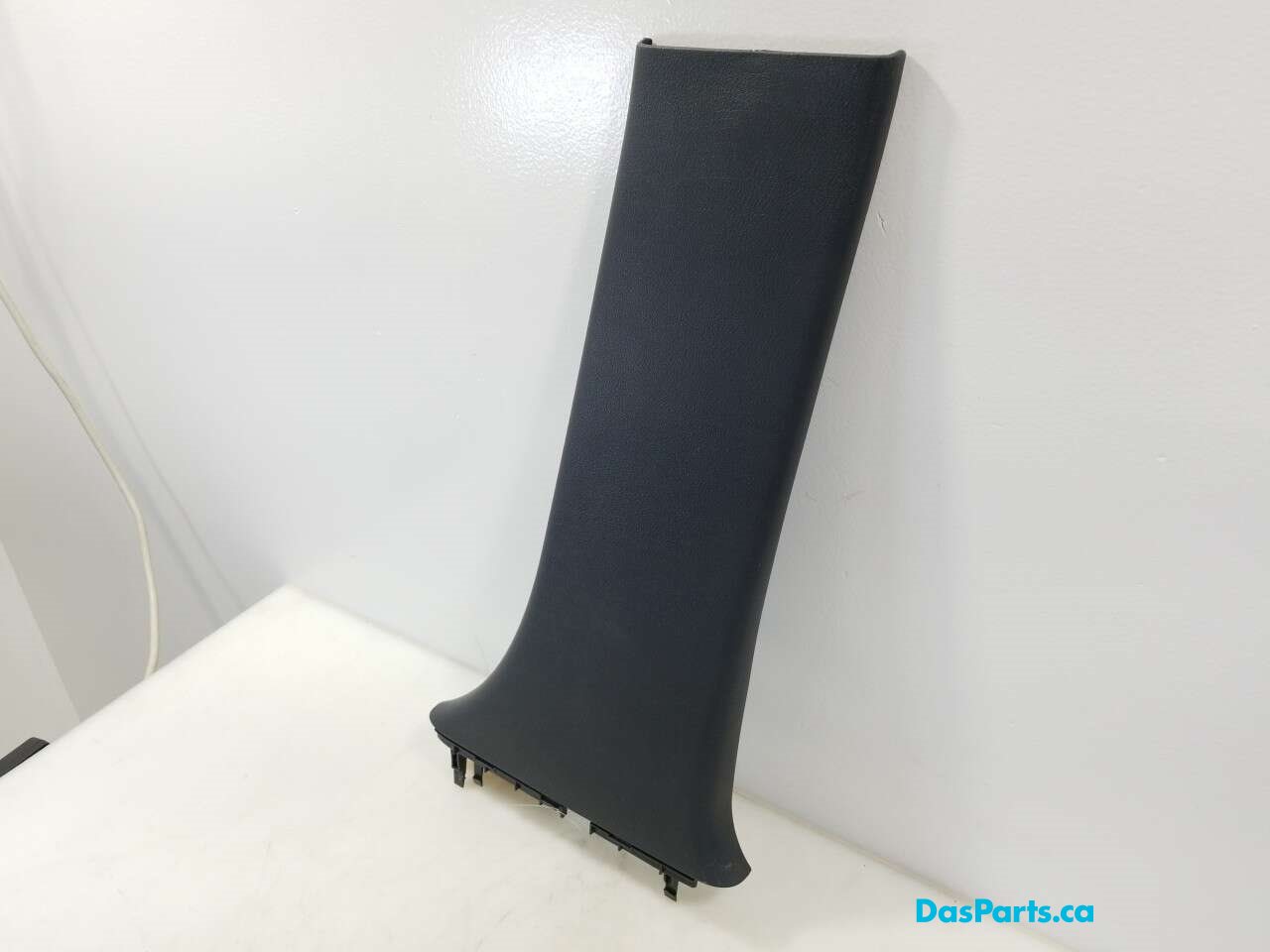 Lower B-Pillar Trim R