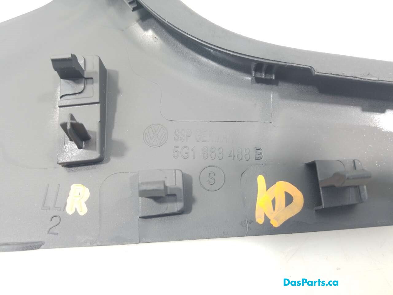 Lower Center Console Trim R