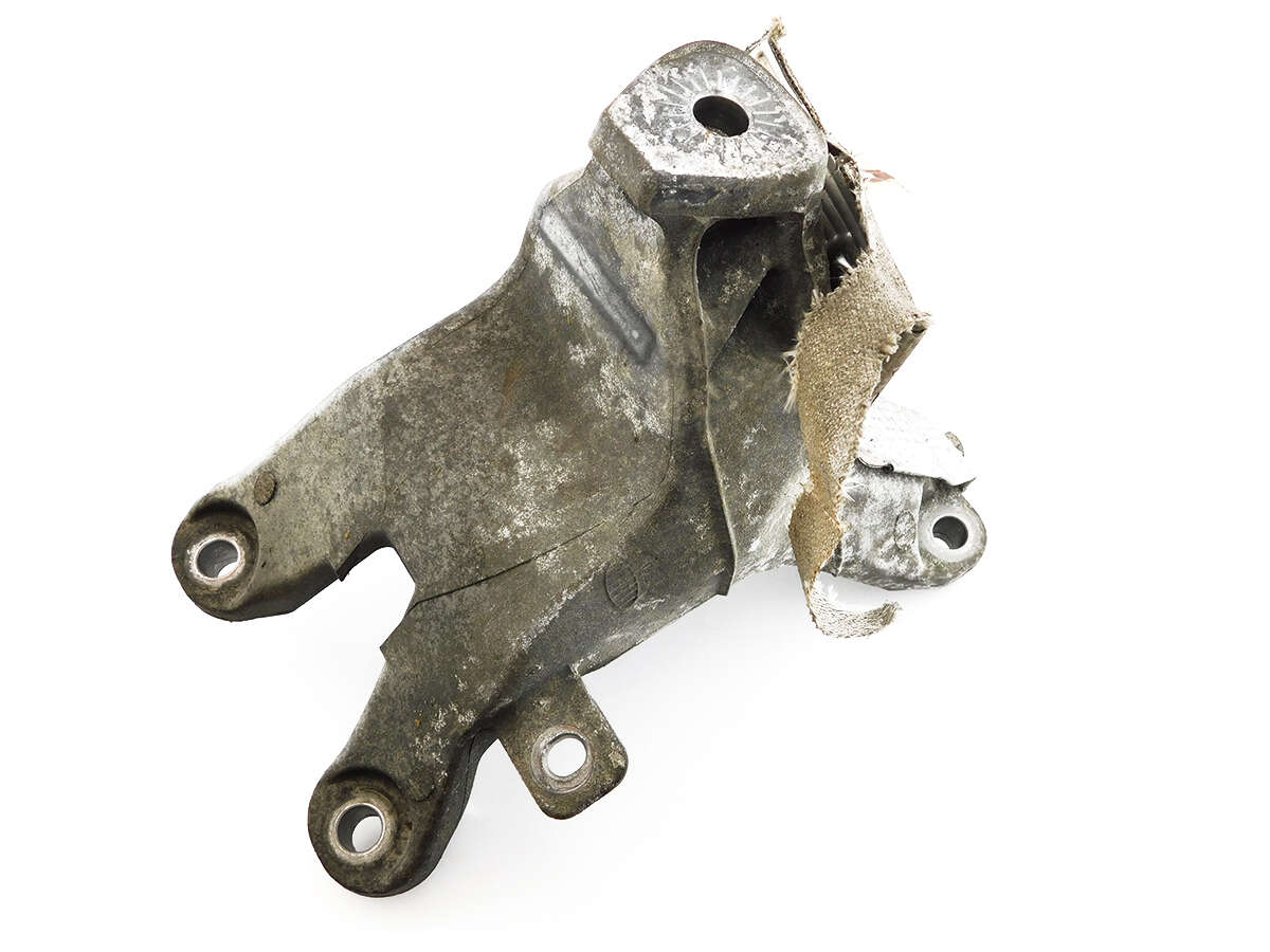 Engine Bracket 2