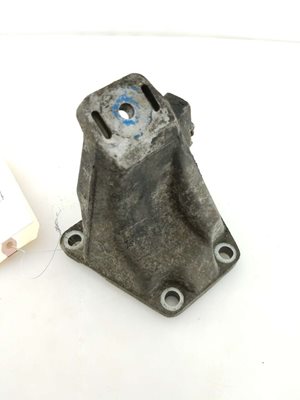 Engine Bracket 1